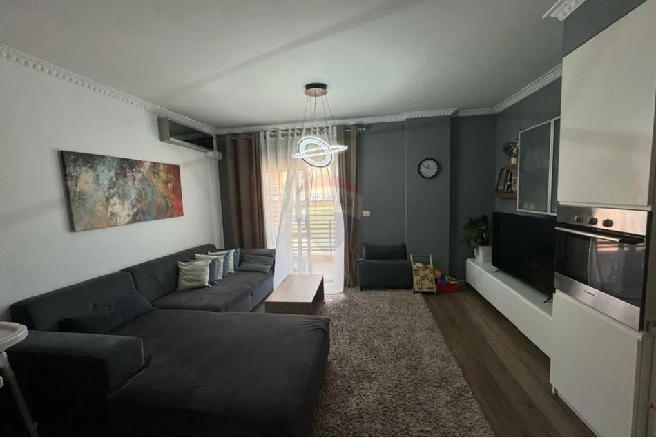 Tirane, shitet apartament Kati 5, 105 m² 155.000 € (Pran Restorant Freskut)