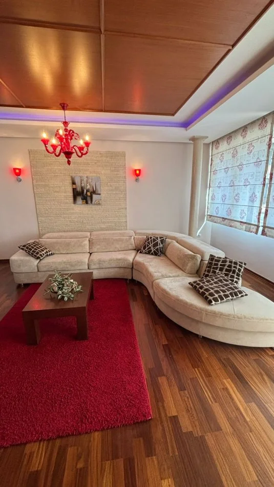 Tirane, jepet me qera apartament 2+1 Kati 3, 120 m² 1.200 € Ambasador 2