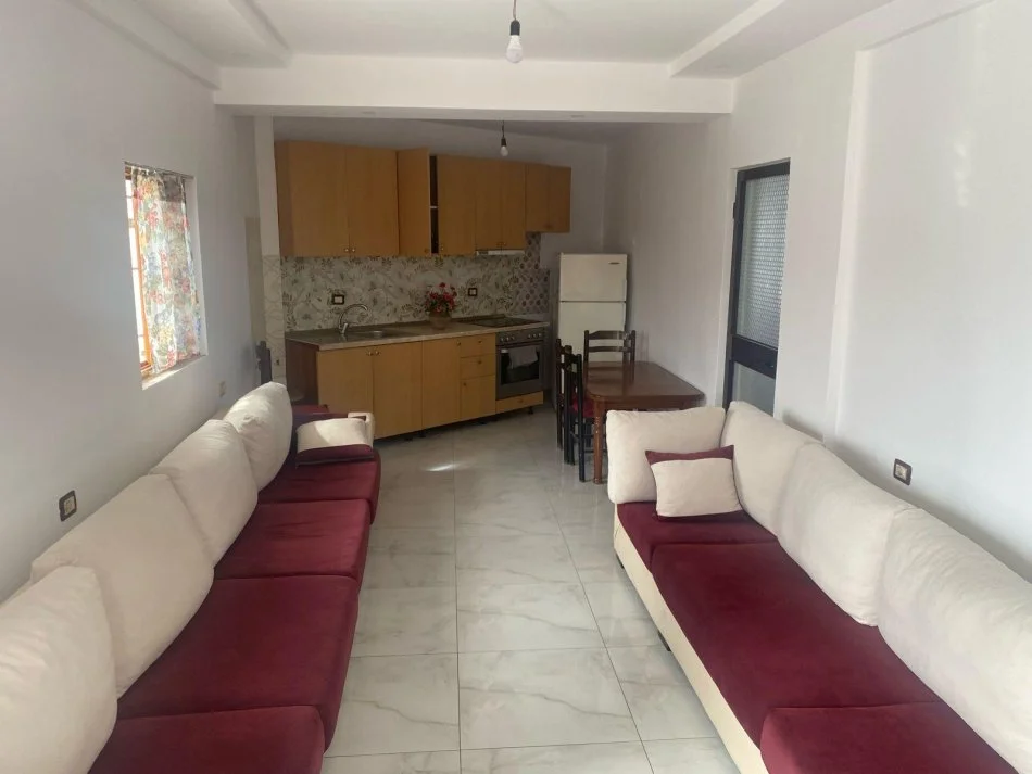 Tirane, jepet me qera apartament 2+1 Kati 2, 130 m² 400 € (Laprakë)