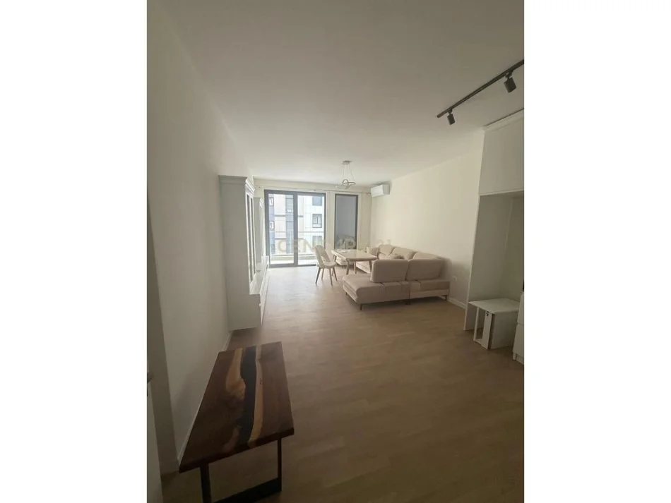 Tirane, jepet me qera apartament 2+1+Aneks+Ballkon Kati 5, 91 m² 650 € (Residenca Erli perballe UET)