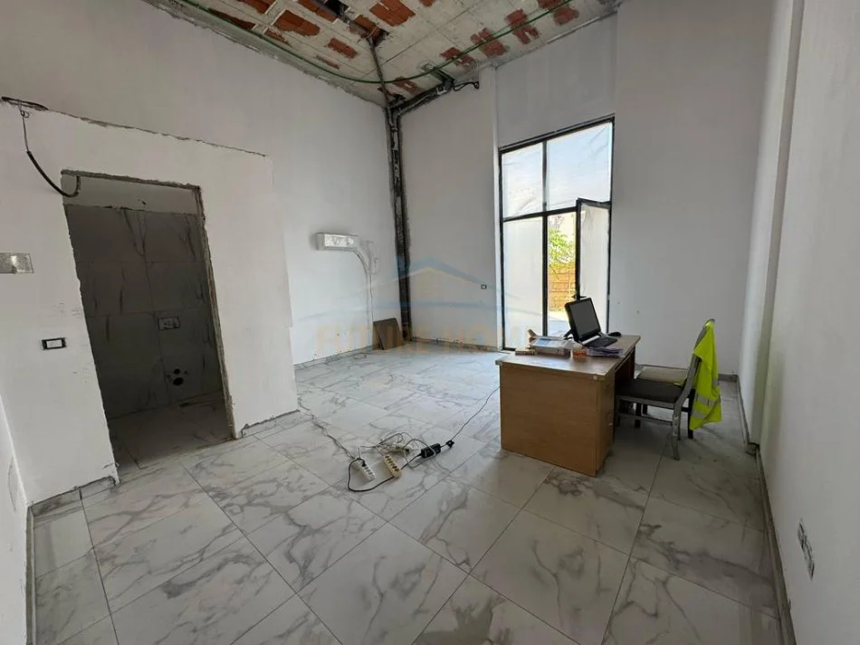 Tirane, shitet ambjent biznesi Kati 0, 31 m² 82.000 € (ISH DOGANA)