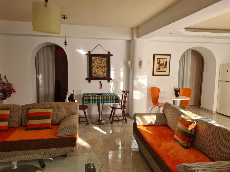 Tirane, jepet me qera apartament 2+1 Kati 1, 90 m² 400 € (Qytet Studenti)