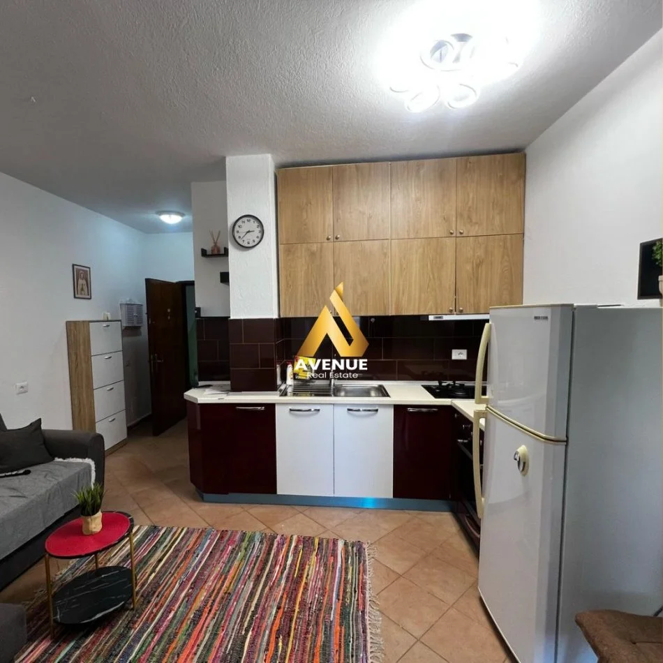 Tirane, jepet me qera apartament 1+1+Ballkon Kati 3, 45 m² 450 € (5 maji)