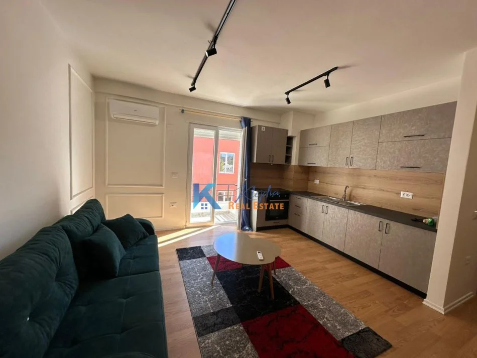 Tirane, jap me qera apartament 1+1+Ballkon Kati 2, 550 m² 550 € (1+1 per qira ne Selite, afer Xhamise se Selites)