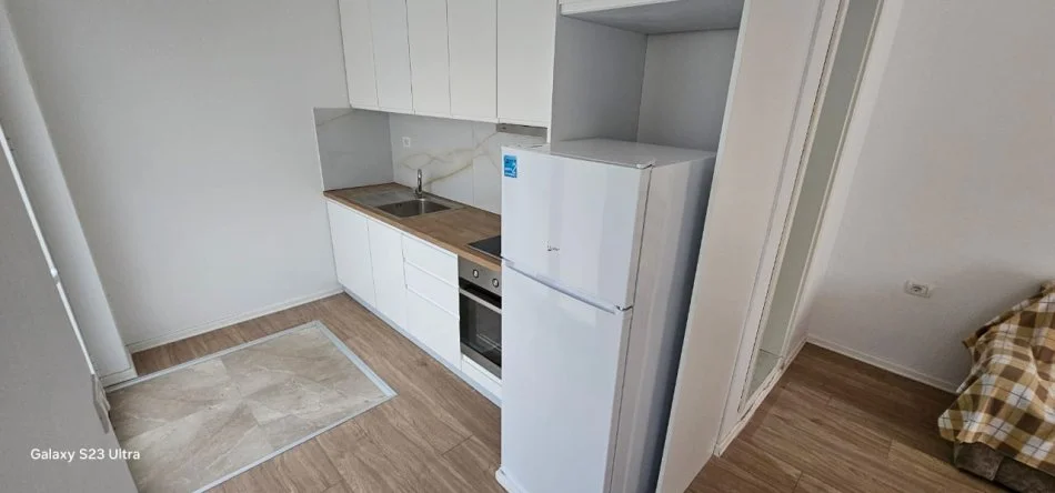 Tirane, jepet me qera apartament 1+1 Kati 0, 35 m² 260 € (Ali Demi)