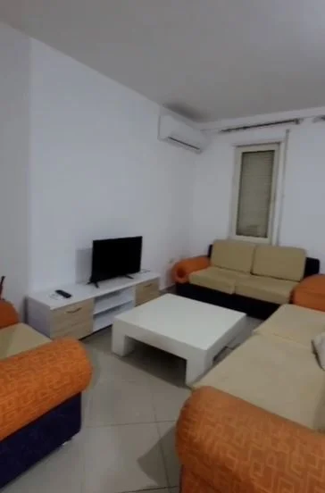 Tirane, jepet me qera apartament 3+1 Kati 1, 80 m² 500 € (Ali Demi)