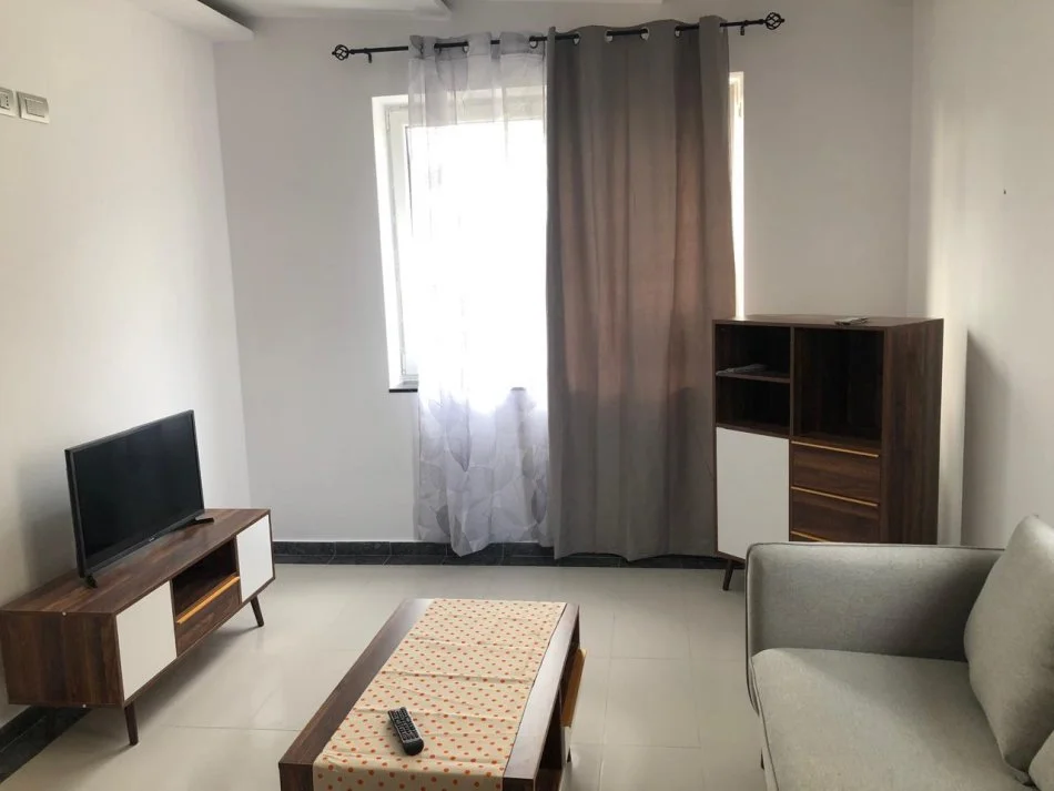 Tirane, jepet me qera apartament 2+1 Kati 2, 75 m² 500 € (Brryli)