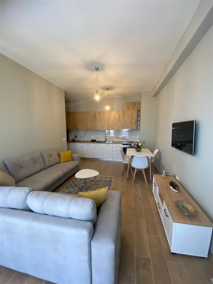Tirane, jepet me qera apartament 1+1 Kati 7, 72 m² 650 € (Xhamllik)