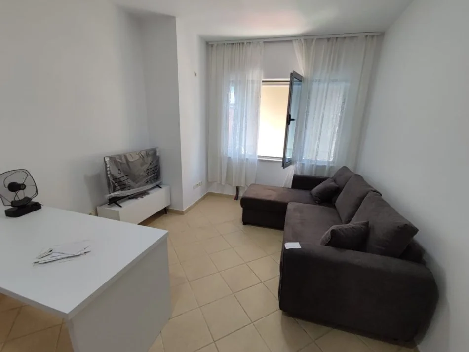 Tirane, jepet me qera apartament 1+1 Kati 6, 60 m² 400 € (Rruga Teodor Keko)