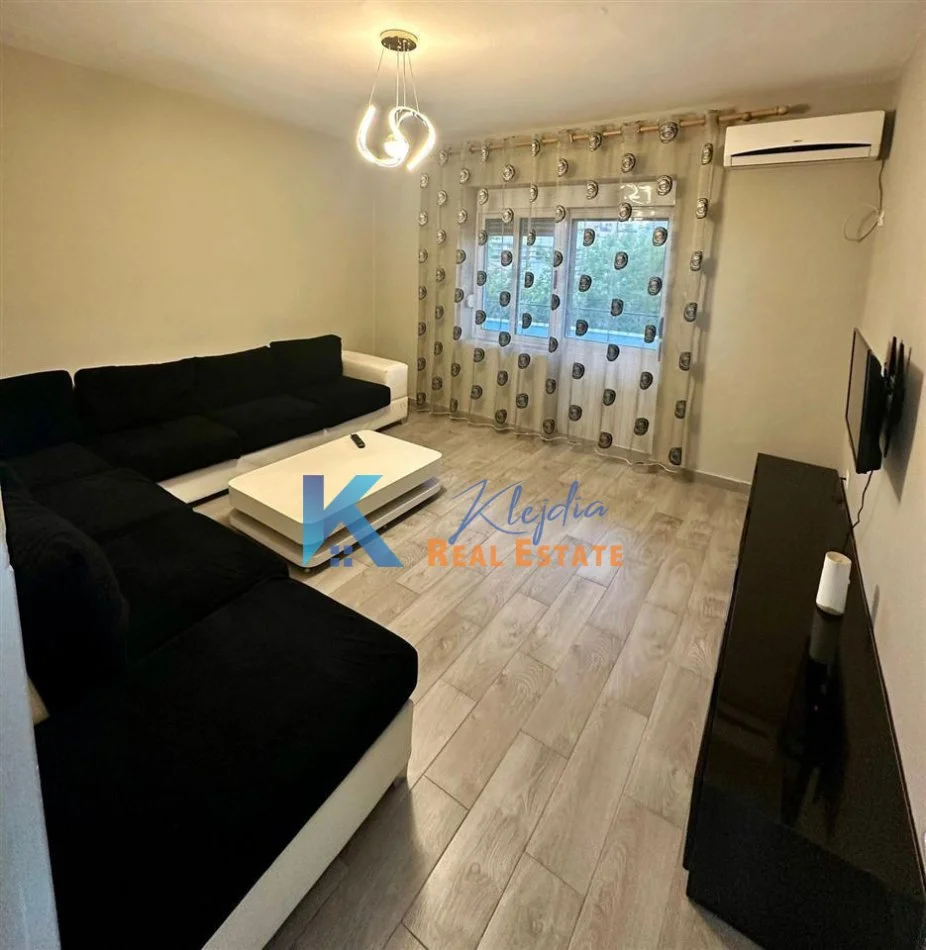 Tirane, jap me qera apartament 2+1+Ballkon Kati 4, 72 m² 550 € (Ali Dem, afer shkolles 1 Maji)