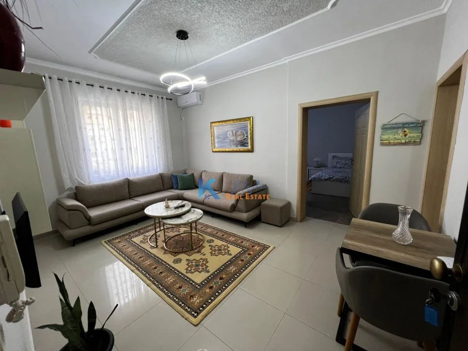 Tirane, jap me qera apartament 1+1+Aneks+Ballkon Kati 2, 65 m² (Mbi shkollen e baletit)