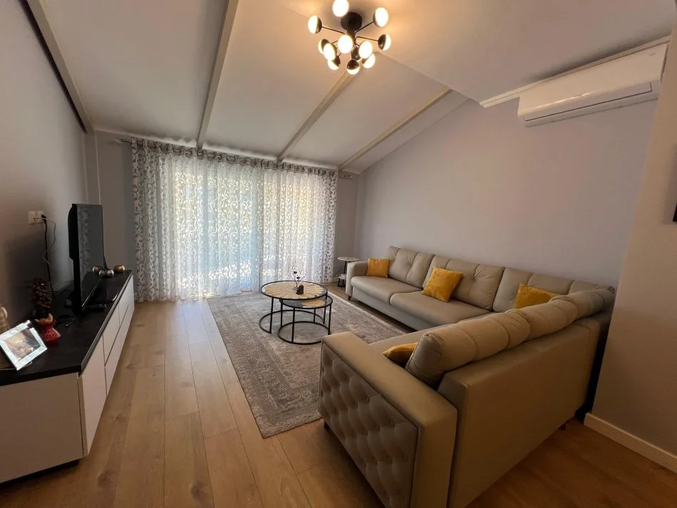 Tirane, jepet me qera apartament 2+1 Kati 9, 130 m² 999 € (Rruga e Elbasanit)