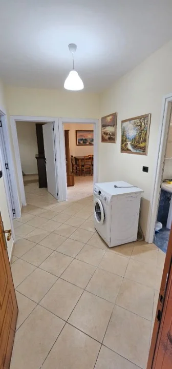 Tirane, jepet me qera apartament 2+1 Kati 1, 73 m² 400 € (Porcelan)