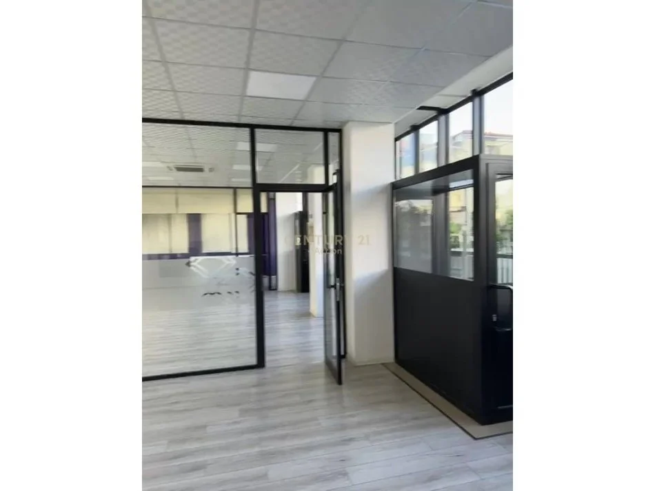 ‼️  𝐀𝐦𝐛𝐢𝐞𝐧𝐭 𝐤𝐨𝐦𝐞𝐫𝐜𝐢𝐚𝐥 𝟐𝟖𝟓𝐦² 𝐩ë𝐫 𝐪𝐢𝐫𝐚 – 𝐃𝐎𝐍 𝐁𝐎𝐒𝐊𝐎, 𝐓𝐢𝐫𝐚𝐧ë  ‼️