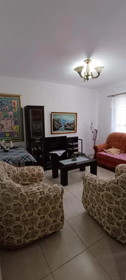 Tirane, jepet me qera apartament 2+1 Kati 2, 80 m² 500 € (Ali Dem)