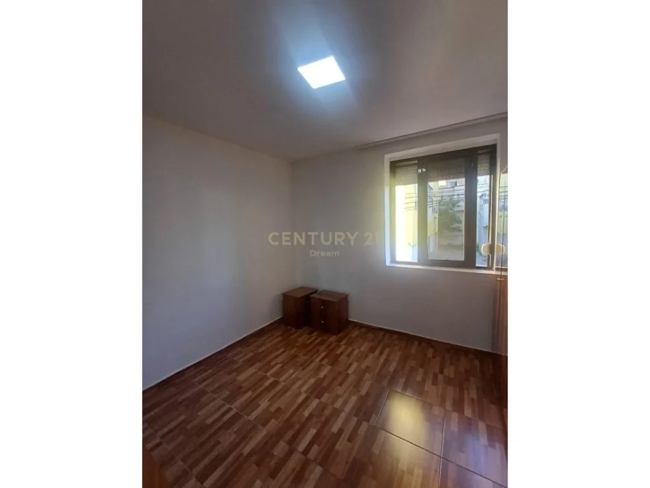 Tirane, shitet apartament 1+1 Kati 2, 47 m² 80.000 € (Tregu i Ri Elektrik)