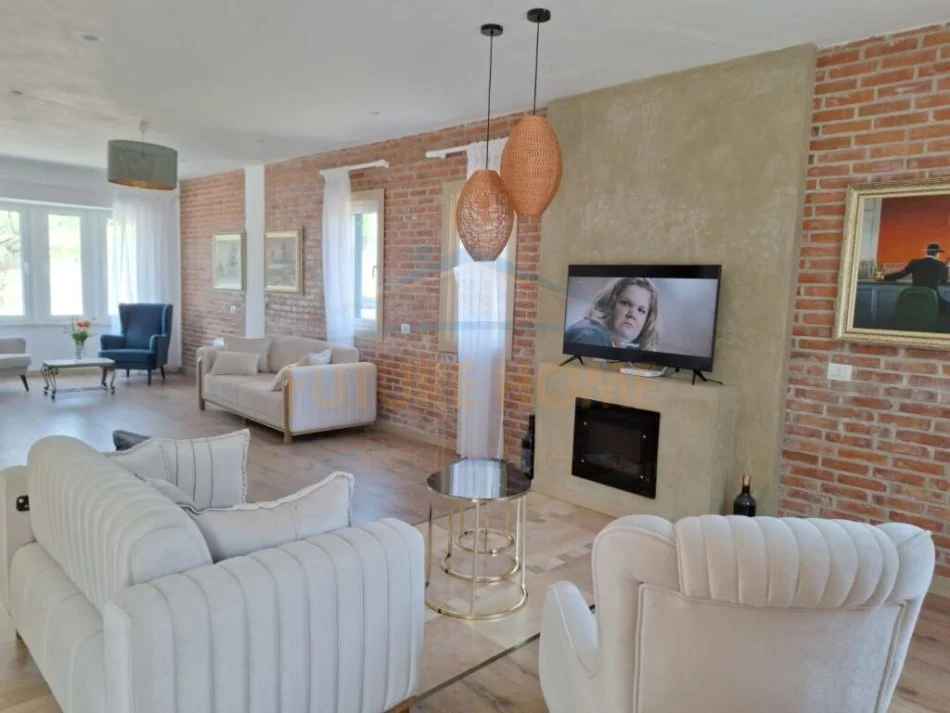 Tirane, jepet me qera Vile , 3.000 € (Mullet)