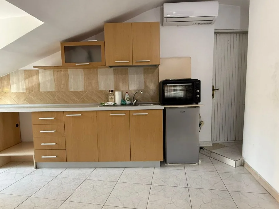 Tirane, jepet me qera apartament 1+1 Kati 3, 40 m² 390 € (Rruga e Elbasanit)