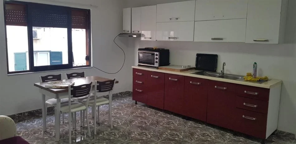 Tirane, jepet me qera apartament 2+1 Kati 4, 100 m² 600 € (Sheshi Willson)