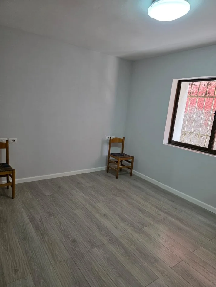 Tirane, shitet apartament 1+1 Kati 1, 64 m² 119.000 € (21 Dhjetori)
