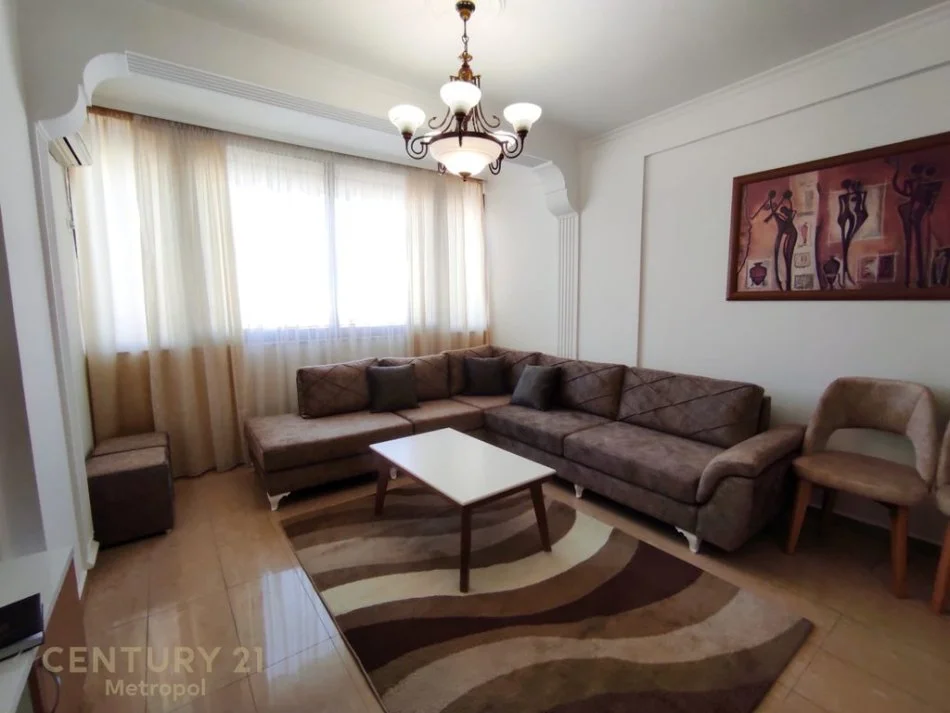 Tirane, jepet me qera apartament 2+1+Ballkon Kati 9, 82 m² 600 € (Rruga Him Kolli)