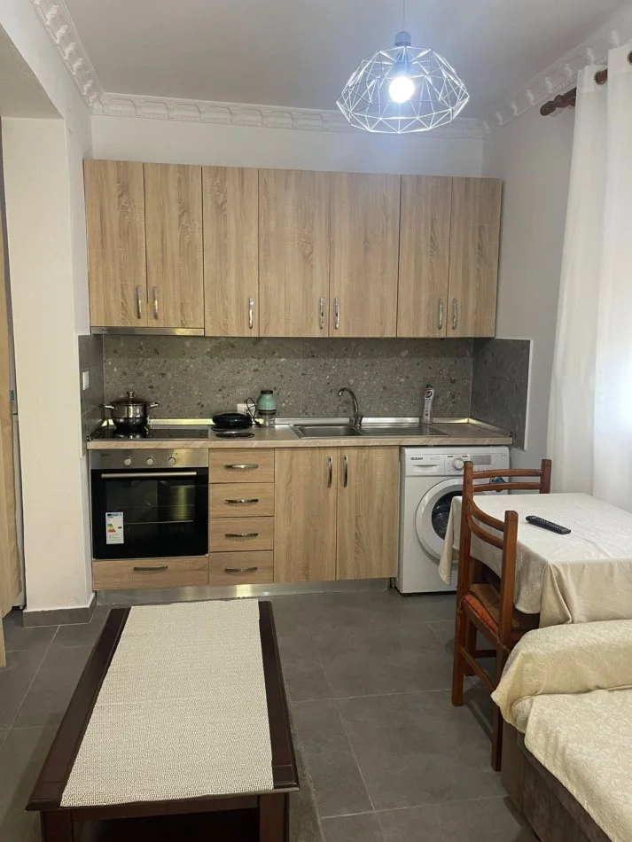 Tirane, jepet me qera apartament 1+1 Kati 1, 41 m² 270 € (“5 Maji”)