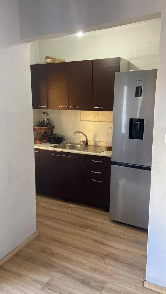 Tirane, shitet apartament 1+1 Kati 3, 60 m² 89.000 € (Laprakë)