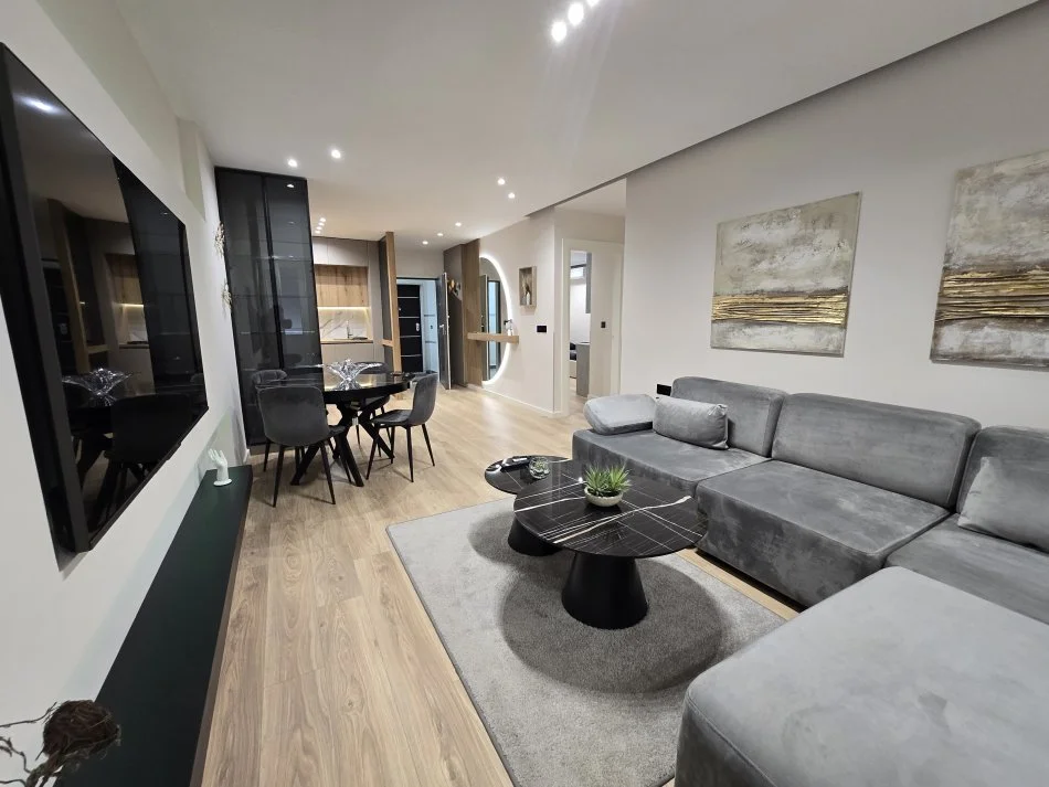 Tirane, jepet me qera apartament 2+1 Kati 3, 1.500 m² 1.500 € (Myslym Shyri)