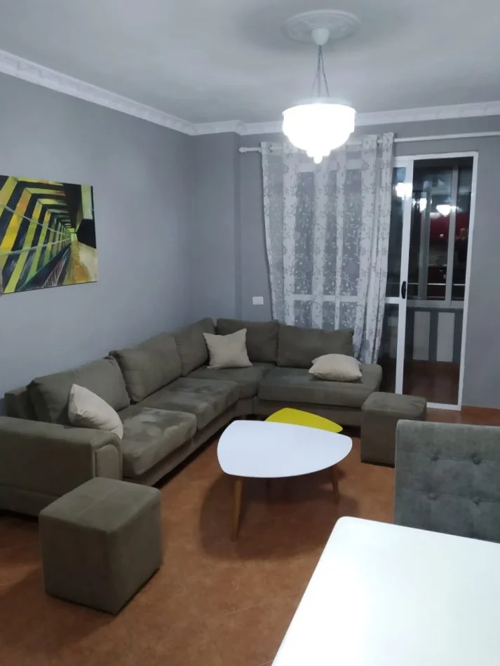 Tirane, jepet me qera apartament 2+1 Kati 7, 90 m² 450 € (Unaza e Re)