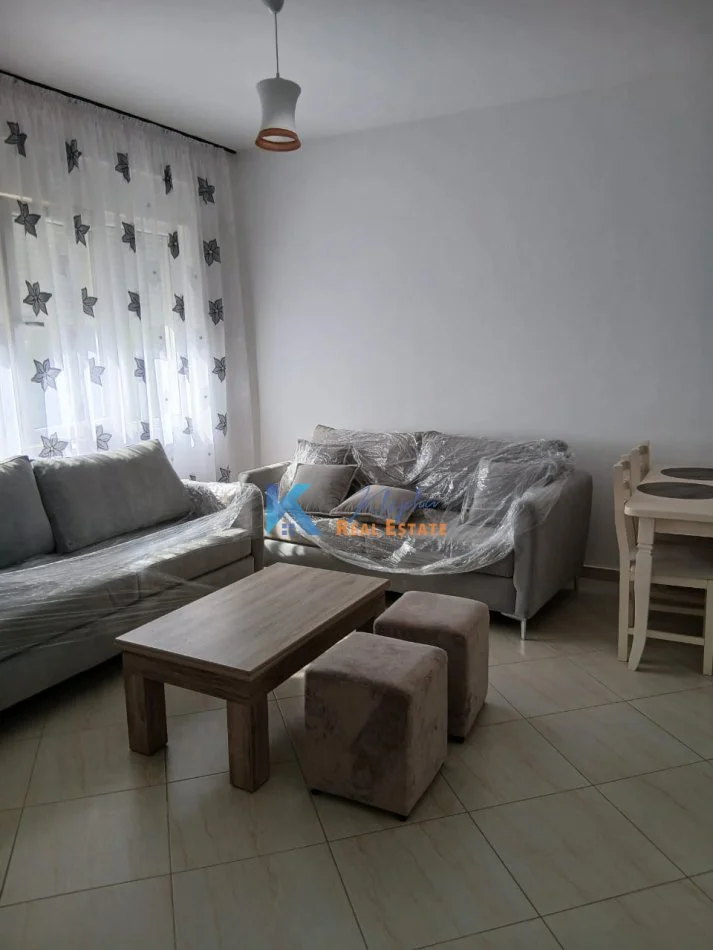 Tirane, jap me qera apartament 2+1+Ballkon Kati 2, 92 m² 500 € (Liqeni i Thate, afer Vila 21)