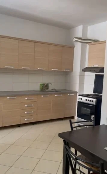 Tirane, jepet me qera apartament 2+1 Kati 8, 460 m² 460 € (Astir)