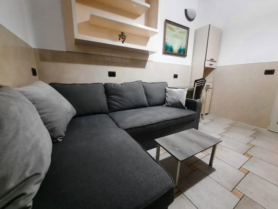 Tirane, jepet me qera apartament 1+1 Kati 2, 60 m² 450 € (5 maji)