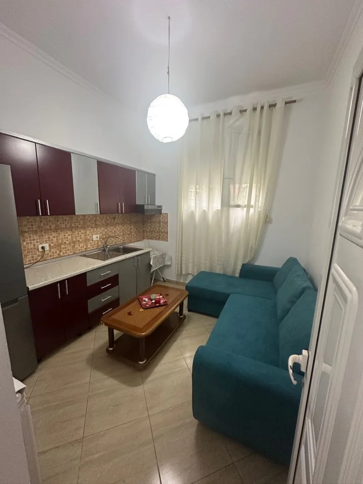 Tirane, jepet me qera apartament 1+1 Kati 1, 40 m² 280 € (Qytet Studenti)