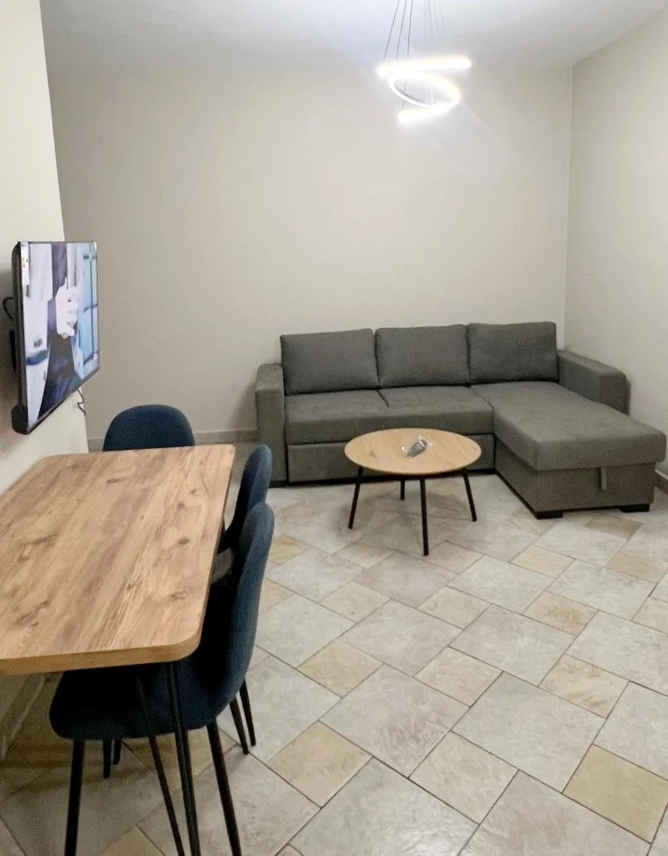 Tirane, jepet me qera apartament 1+1 Kati 15, 60 m² 550 € (Qendër)