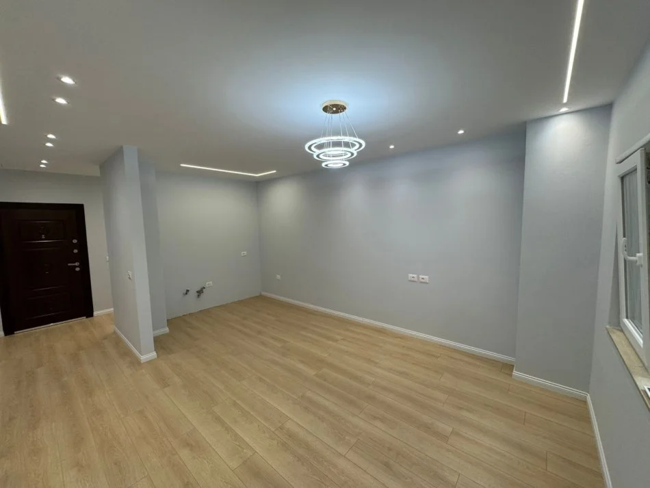 Tirane, shitet apartament 2+1+Ballkon , 93 m² 265.000 € (Myslym Shyr)