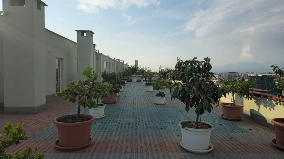 Tirane, jepet me qera apartament 2+1 Kati 11, 300 m² 1.500 € (Yzberisht)