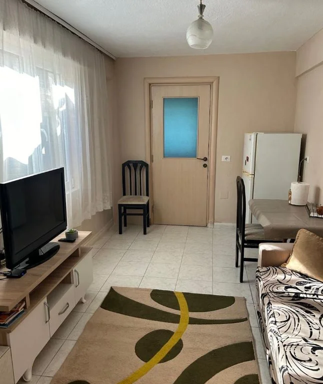 Tirane, jepet me qera apartament 1+1 Kati 1, 67 m² 410 € (Ministria e Jashtme)