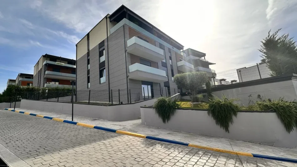 Tirane, jepet me qera apartament 1+1+Aneks+Ballkon Kati 2, 72 m² 750 € (rezidenca sofia teg)