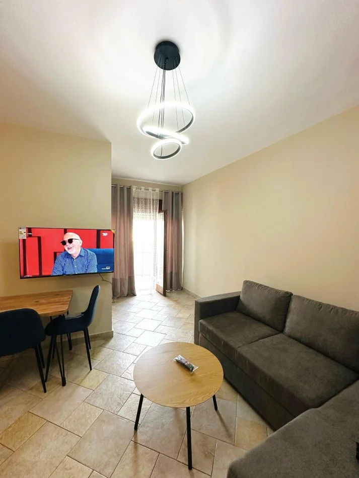 Tirane, jepet me qera apartament 1+1 Kati 15, 60 m² 550 € (Qender)