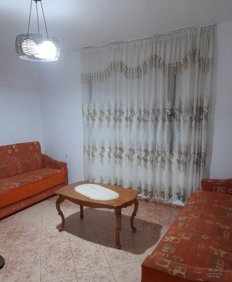 Tirane, jepet me qera apartament 2+1 Kati 1, 80 m² 420 € (Brryl)