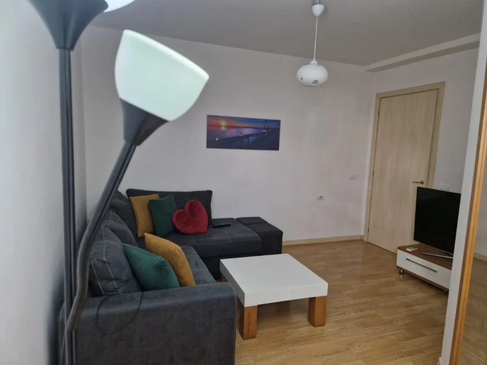 Tirane, jepet me qera apartament 1+1 Kati 7, 68 m² 500 € (Don Bosko)