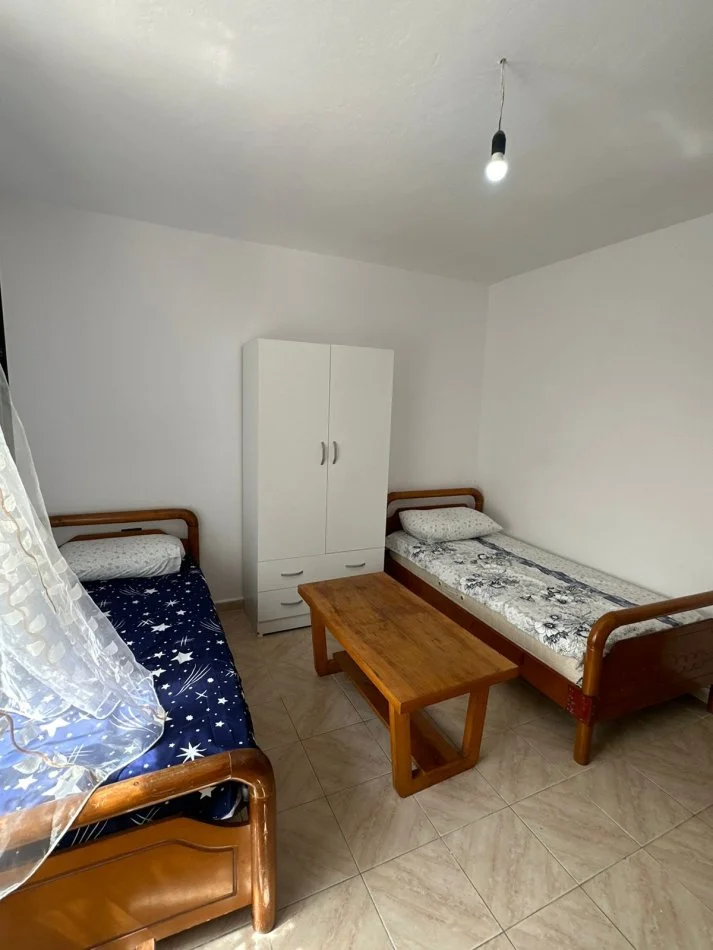 Tirane, jepet me qera apartament 1+1 Kati 1, 33 m² 350 € (Vasil Shanto)