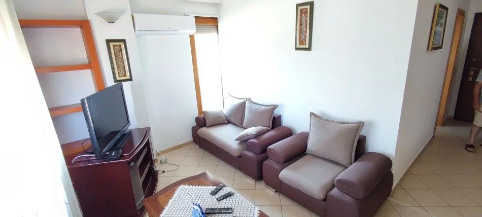 Tirane, jepet me qera apartament 1+1 Kati 6, 70 m² 500 € (Rruga e Barrikadave)