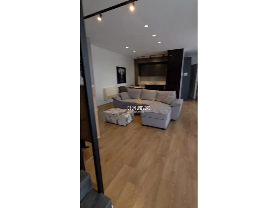 Tirane, jepet me qera apartament duplex Dublex Kati 7, 125 m² 1.700 € (Rruga e Barrikadave, Qendër)