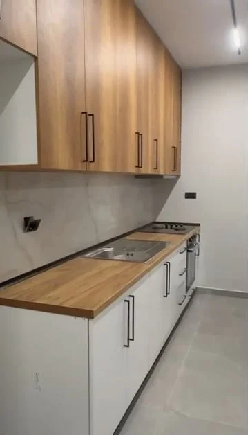 Tirane, jepet me qera apartament 1+1 Kati 0, 60 m² 450 € (Kinostudio)