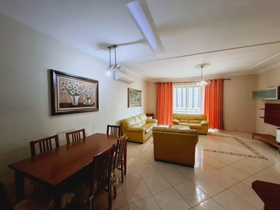 Tirane, jepet me qera apartament 2+1 Kati 4, 125 m² 570 € (Kopshti Zoologjik)