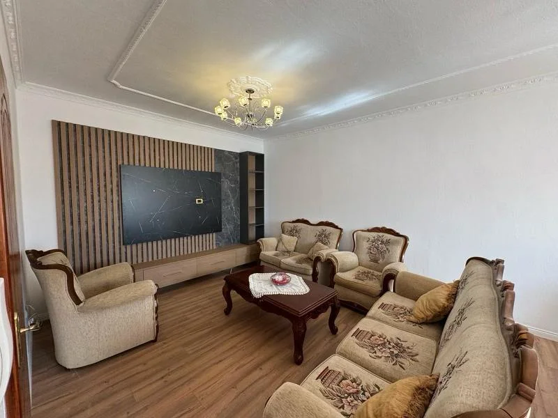 Tirane, jepet me qera apartament 3+1 Kati 2, 120 m² 500 € (Sauku i Ri)