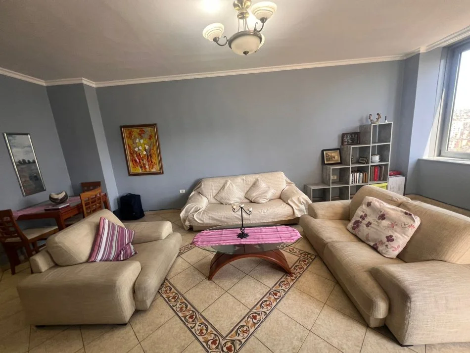 Tirane, jepet me qera apartament 2+1 Kati 10, 115 m² 1.200 € (Qender)