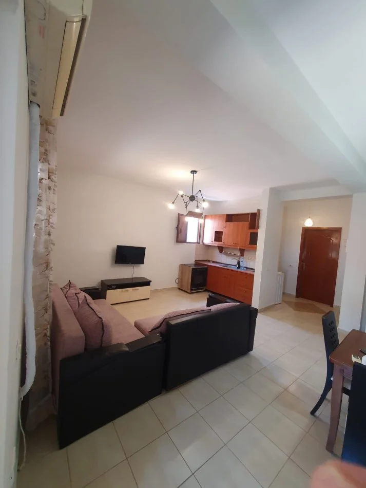 Tirane, jepet me qera apartament 1+1 Kati 2, 60 m² 450 € (Selitë)
