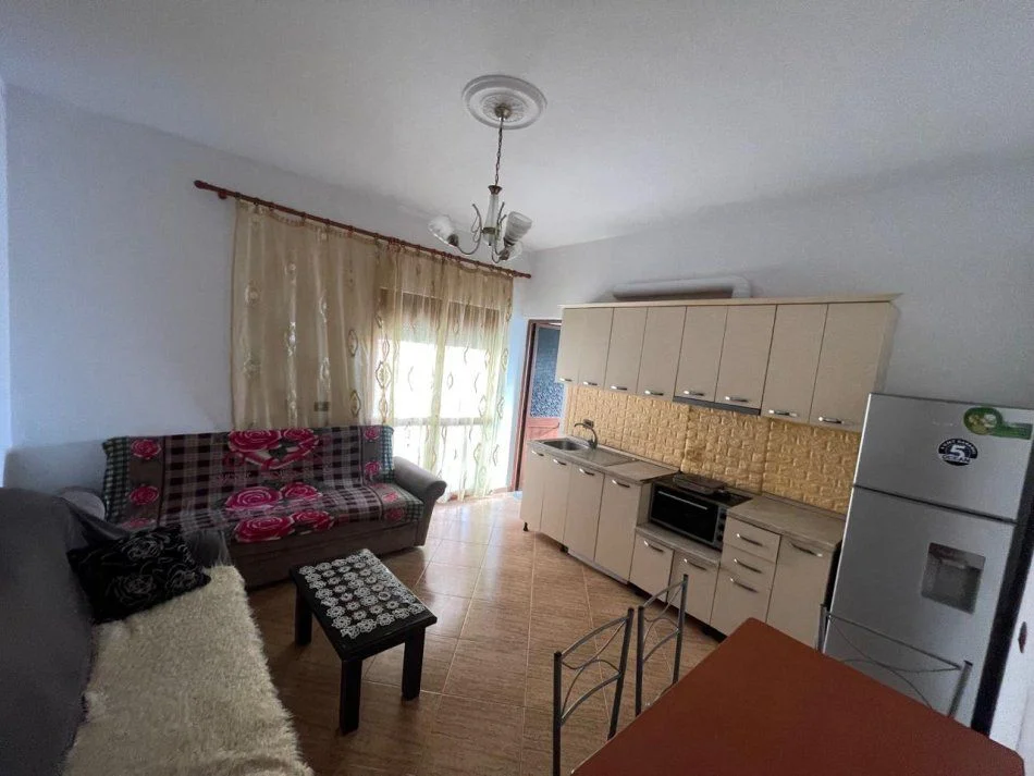 Tirane, jepet me qera apartament 1+1 Kati 2, 50 m² 300 € (Qytet Studenti)
